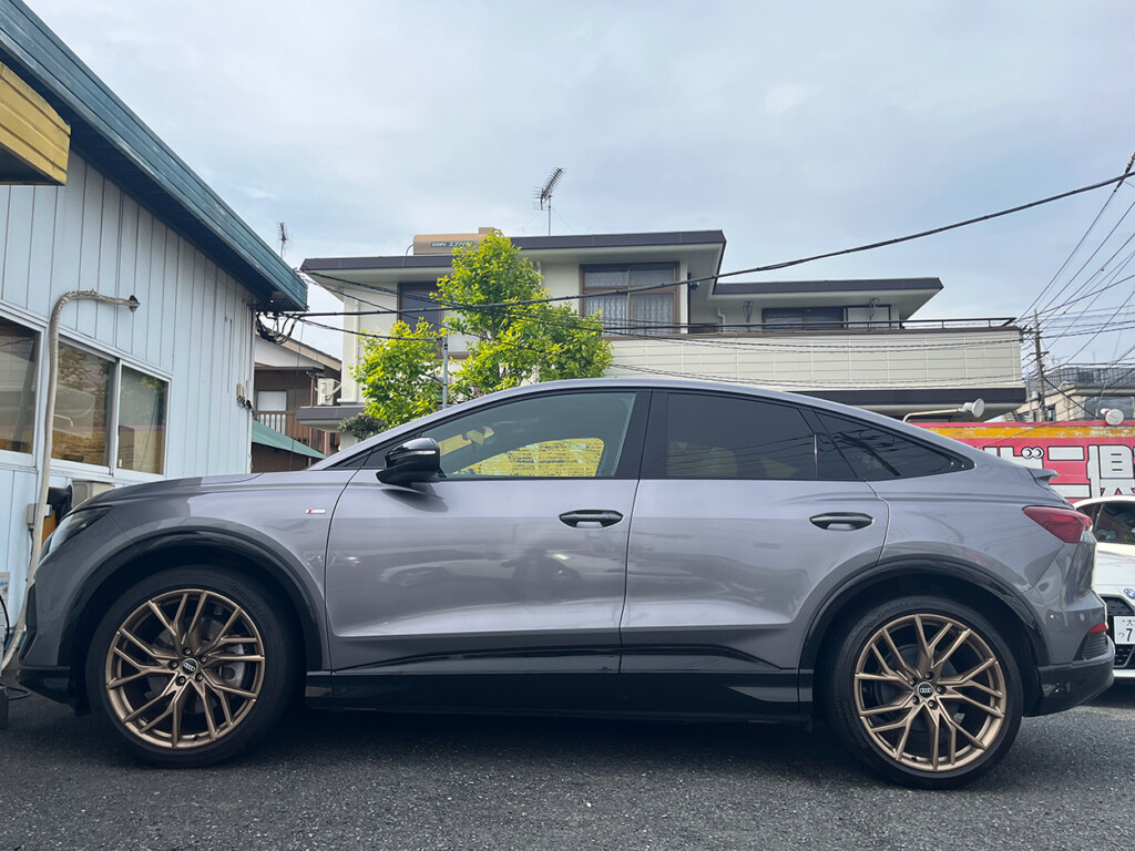 アウディQ4 e-tron スポーツバック クアトロ 中古車リア画像